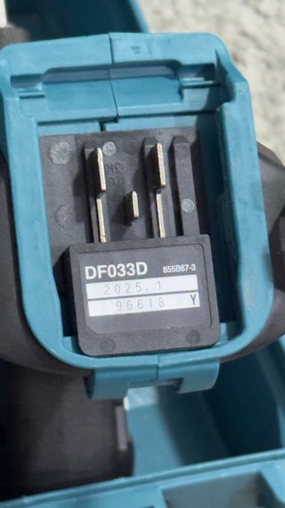Atornillador Makita con maletín y cargador