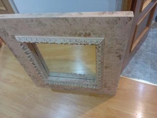 Espejo decorativo beige y dorado