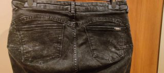 Pantalón vaquero pitillo negro Mango