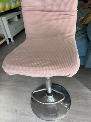 Taburete hidráulico rosa y plateado  Tengo 2!