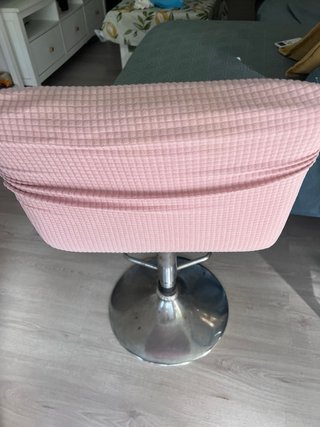 Taburete hidráulico rosa y plateado  Tengo 2!
