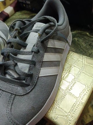 Zapatillas Adidas Grises y Blancas