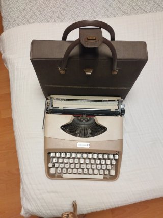 Máquina de escribir Underwood 18 con maletín