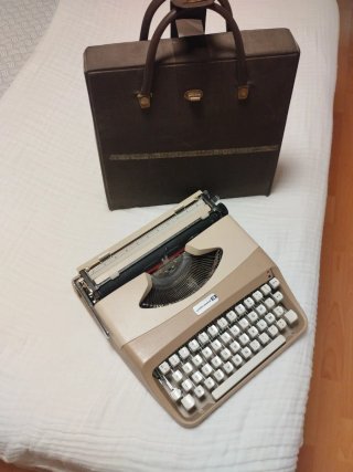 Máquina de escribir Underwood 18 con maletín