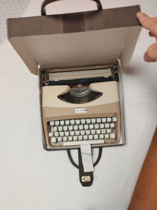 Máquina de escribir Underwood 18 con maletín
