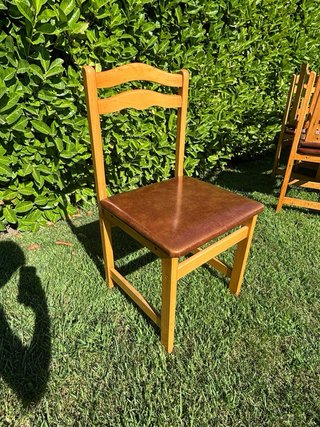 Juego de 15 sillas de madera Precio negociable