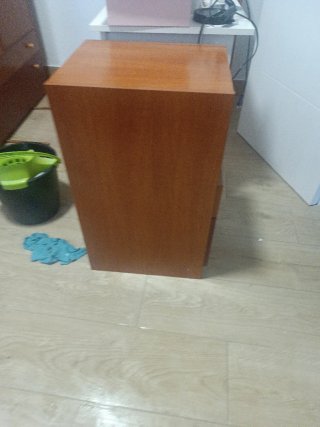 Mesita de noche de madera