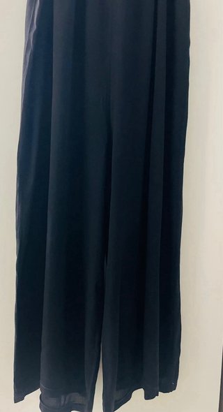 Mono de tirantes negro con encaje