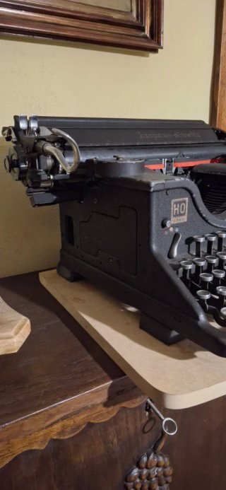 Máquina de escribir Hispano Olivetti M40
