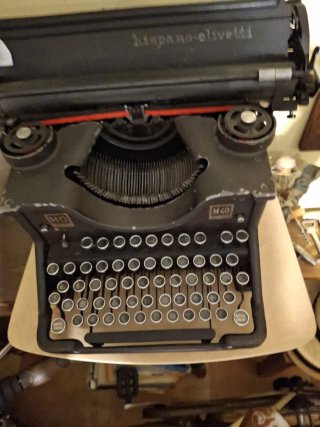 Máquina de escribir Hispano Olivetti M40