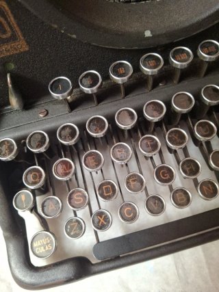 Máquina de escribir Hispano Olivetti M40