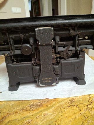 Máquina de escribir Hispano Olivetti M40