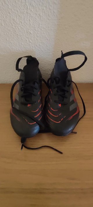 Zapatillas Adidas Predator Negras/Rojas Talla 40