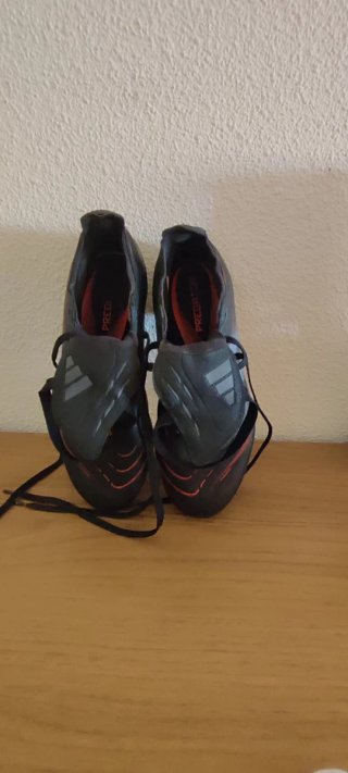 Zapatillas Adidas Predator Negras/Rojas Talla 40