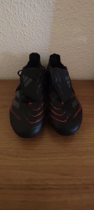 Zapatillas Adidas Predator Negras/Rojas Talla 40