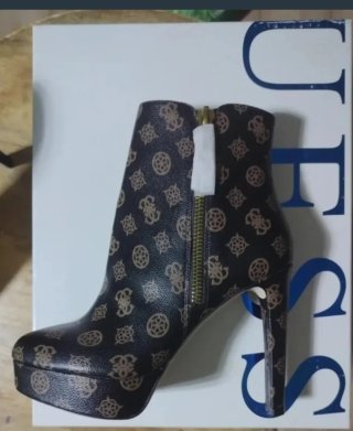Botines Guess Beige y Marrón
