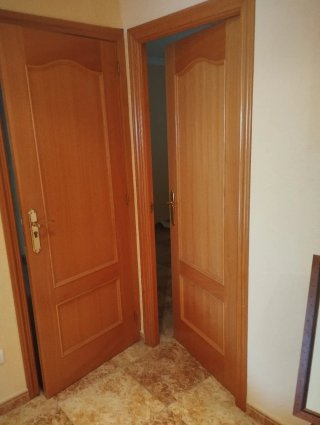 Puertas 7  completas de madera con cristal URGE