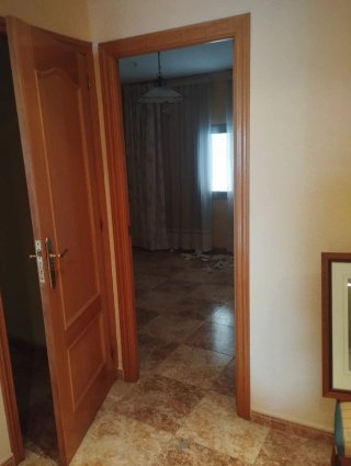 Puertas 7  completas de madera con cristal URGE