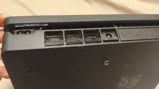 PS4 Slim per ricambio o riparazione