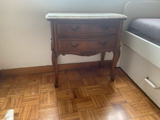 2 Mesitas de noche clásica madera y mármol