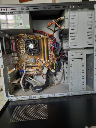 Torre desktop ASUS Athlon X2 per parti