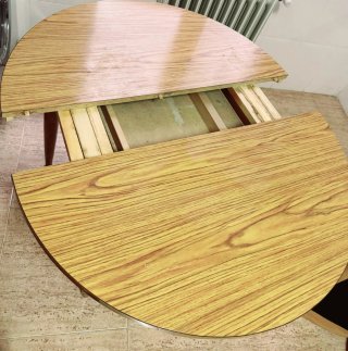 Mesa de comedor o cocina de madera