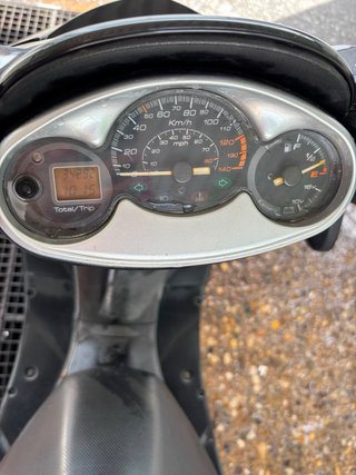 Yamaha Majesty 125 Negra