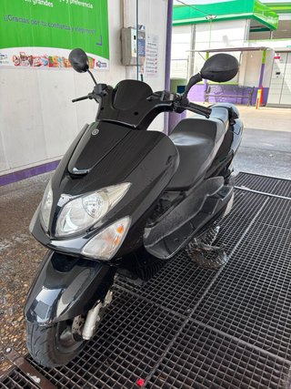 Yamaha Majesty 125 Negra