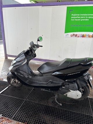 Yamaha Majesty 125 Negra