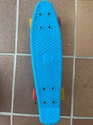 Monopatín Penny Board azul ruedas colores