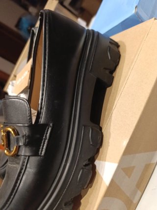 ALTA MODA Mocasines Negros con Hebilla Dorada
