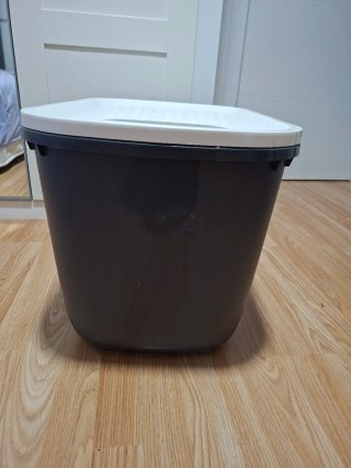 Arenero para gatos con rejilla