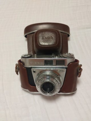 Cámara Kodak Antigua Marrón con funda.