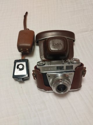 Cámara Kodak Antigua Marrón con funda.