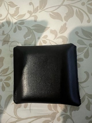 Cartera de piel negra