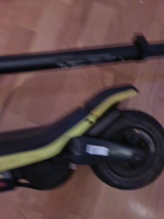 Patinete eléctrico amarillo y negro para piezas