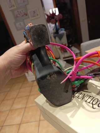 Zapatos de tacón multicolor con tiras