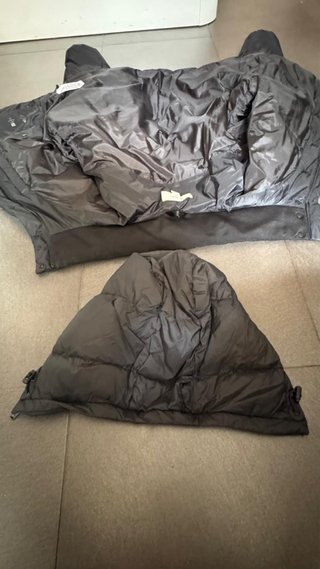 Chaqueta plumífero Calvin Klein negra brillante