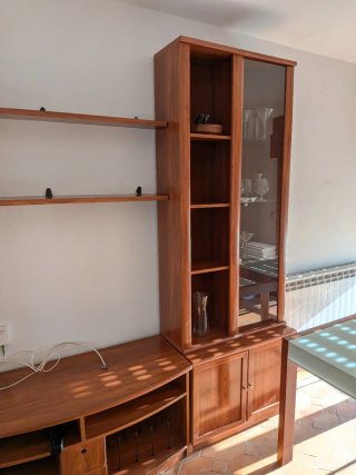 Mueble de salón madera y cristal