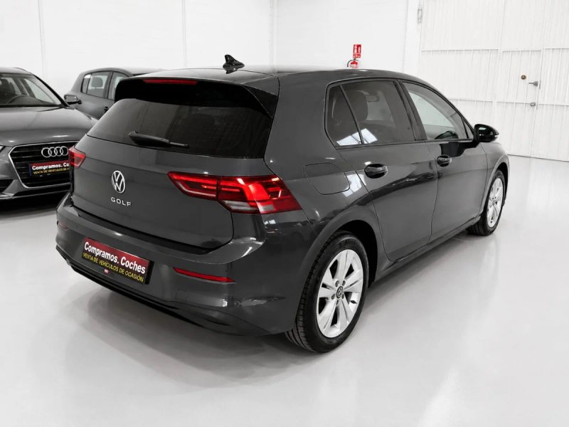 Volkswagen Golf 2022, foto 2