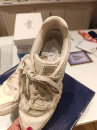 Zapatillas Fila Blancas y Beige