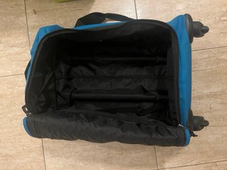 Maleta de cabina Eastpak 4 ruedas azul