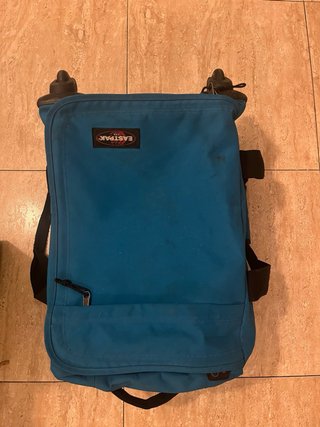 Maleta de cabina Eastpak 4 ruedas azul