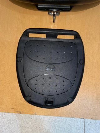 Baúl Givi Monolock E370 39L Negro