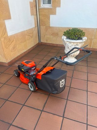 Cortacésped Husqvarna LC 247S 2022