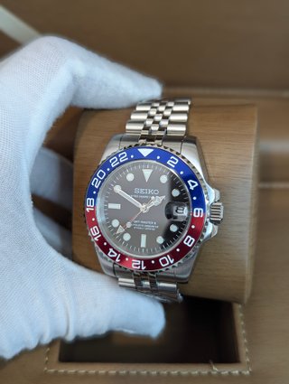 Reloj Seiko Mod GMT-Master II Pepsi Rojo y Azul