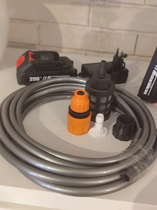 Pistola hidrolavadora con dos baterías (NUEVA)