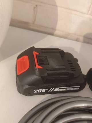 Pistola hidrolavadora con dos baterías (NUEVA)