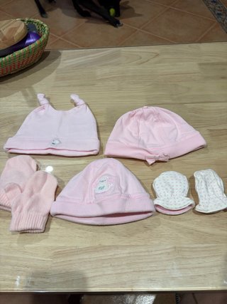 Set di cappelli e guanti per neonati