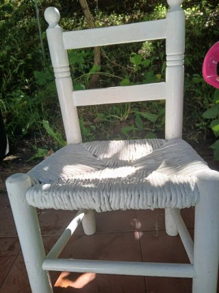 Pupitre infantil con pizarra y asiento